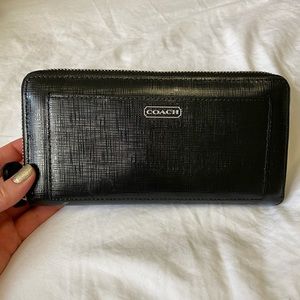black coach wallet / silver zipper